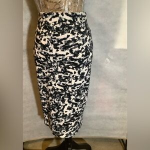 Carmen, Black & White print scuba skirt. Sz L